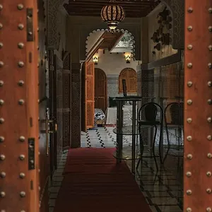  Riad Amirwa
